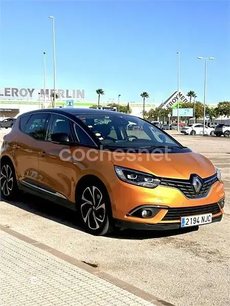 Usado Renault Scénic III Zen 150 CV (110 kW) 2017 Naranja Monovolumen