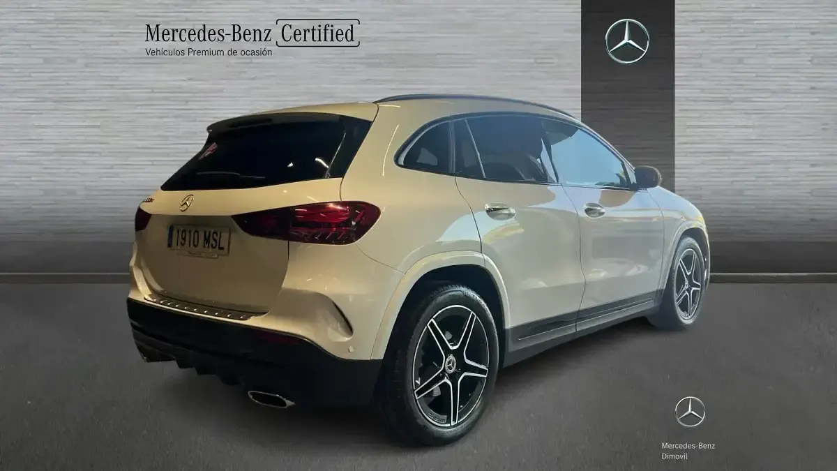 Usado Mercedes GLA200 AMG line 150 CV (110 kW) 2024 Blanco SUV