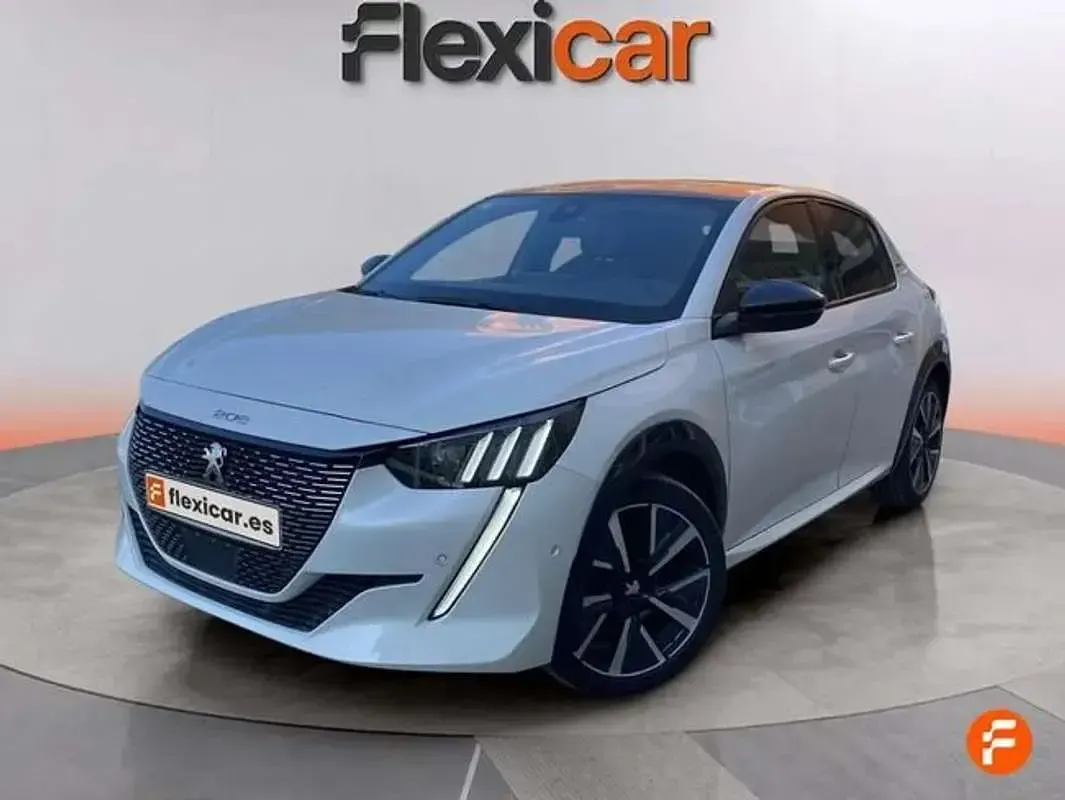 Usado Peugeot 208 GT-line 101 CV (74 kW) 2020 Blanco Utilitario