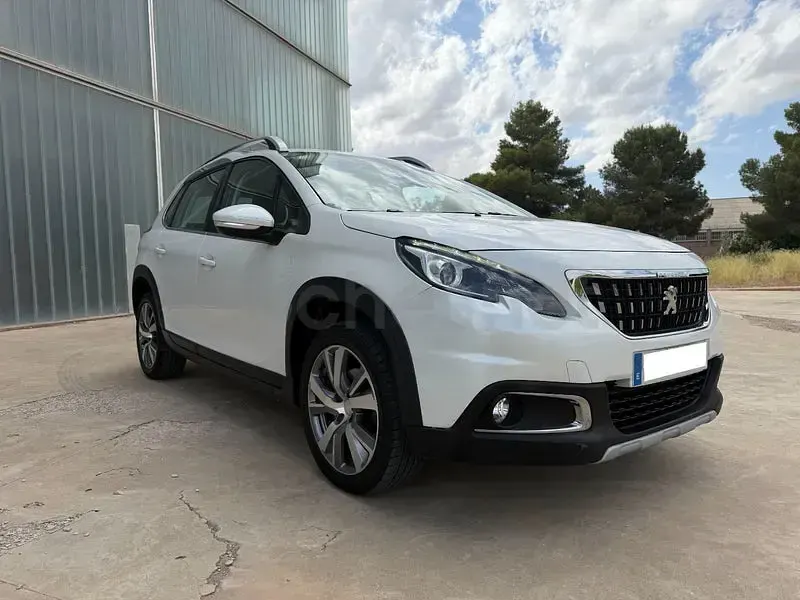 Usado Peugeot 2008 Allure 110 CV (80 kW) 2017 Blanco SUV