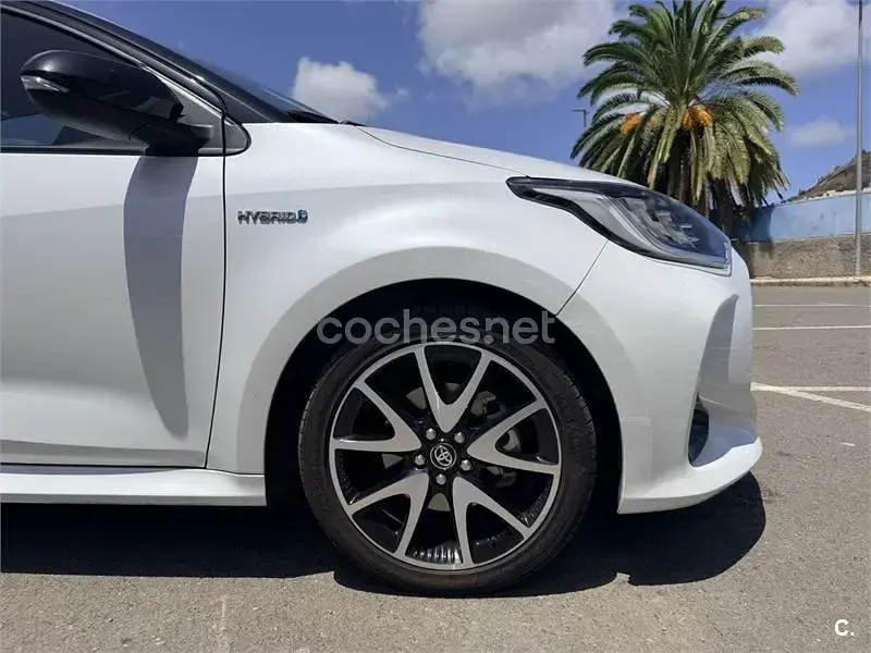 Usado Toyota Yaris Hybrid Plus 116 CV (85 kW) 2021 Blanco Berlina