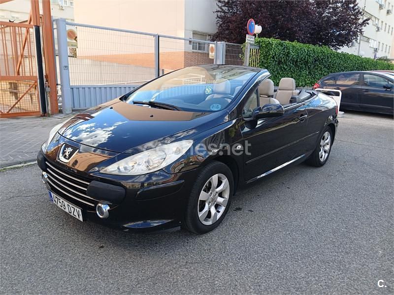 Usado Peugeot 307 CC 110 CV (80 kW) 2006 Negro Descapotable