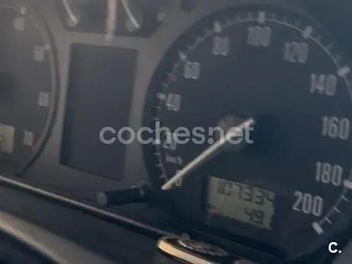 Usado Skoda Fabia Fresh 60 CV (44 kW) 2002 Amarillo Berlina