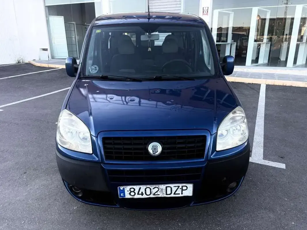 Usado Fiat Doblò Active 105 CV (77 kW) 2006 Azul Monovolumen