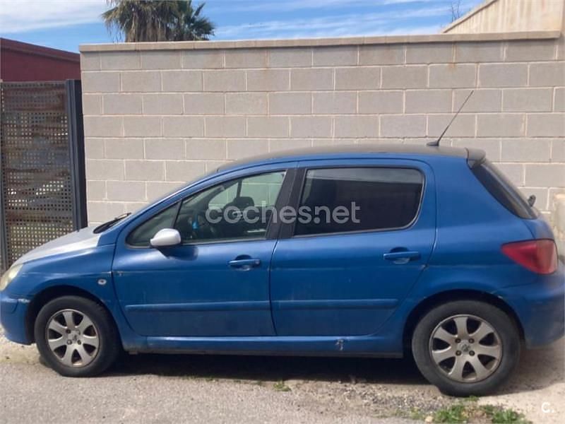 Usado Peugeot 307 90 CV (66 kW) 2002 Azul Berlina