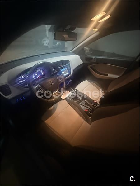 Usado Hyundai i20 GO! 84 CV (61 kW) 2017 Gris / plata Berlina