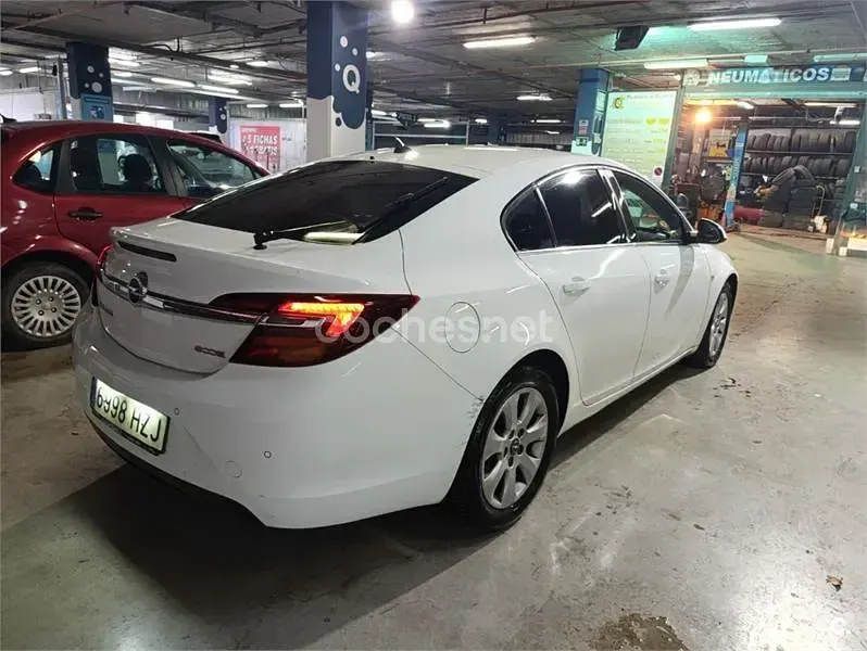 Usado Opel Insignia Excellence 140 CV (102 kW) 2014 Blanco Berlina