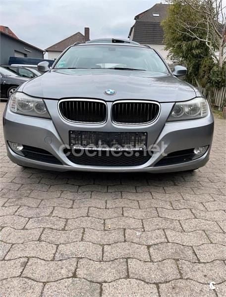 Usado BMW 318 143 CV (105 kW) 2012 Gris / plata Familiar