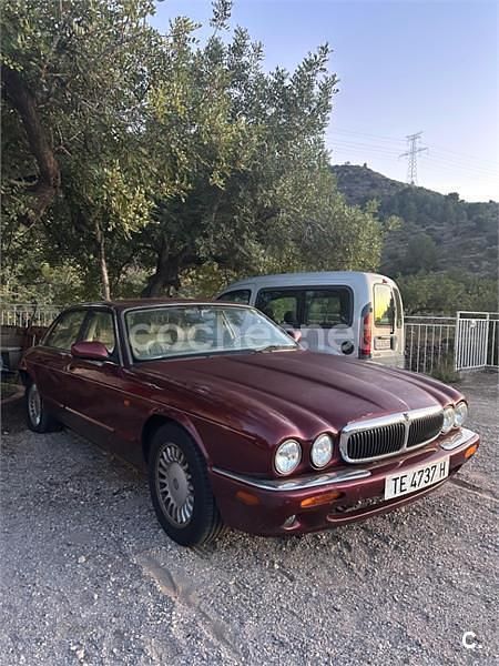 Granate Usado 1998 Jaguar XJ8 Executive Berlina | 2000 € - Imagen 1/4