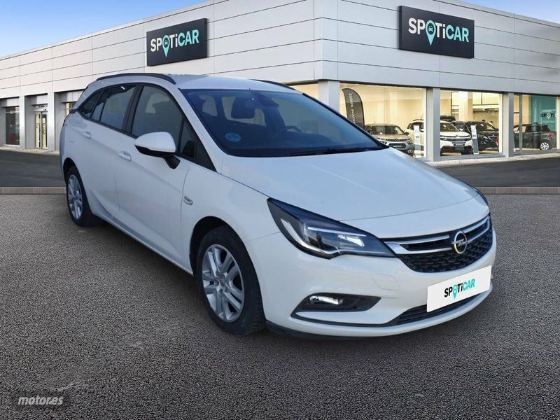 Usado Opel Astra Business 136 CV (100 kW) 2017 Blanco Familiar