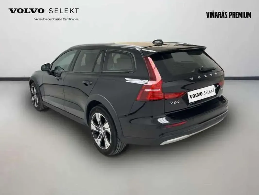 Usado Volvo V60 CC Core 197 CV (144 kW) 2023 Negro Familiar
