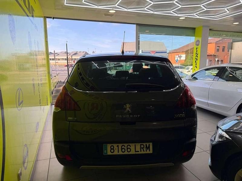 Usado Peugeot 3008 Allure 120 CV (88 kW) 2015 Gris Familiar