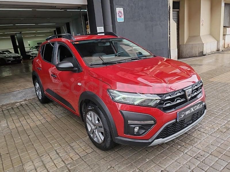 Usado Dacia Sandero Comfort 101 CV (74 kW) 2021 Granate Berlina