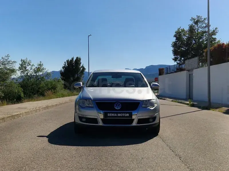 Usado VW Passat Advance 140 CV (102 kW) 2007 Gris / plata Berlina