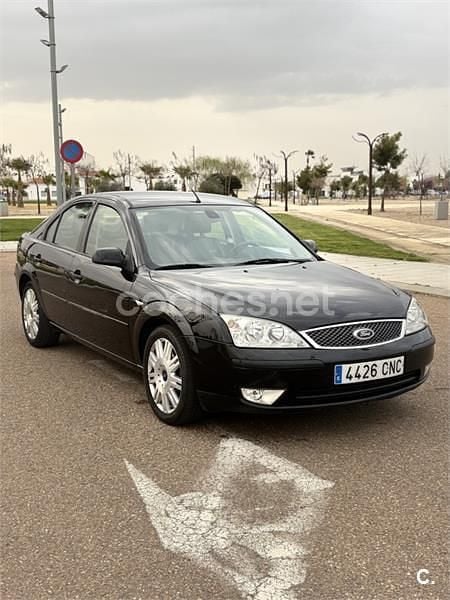 Usado Ford Mondeo Trend 115 CV (84 kW) 2003 Negro Berlina