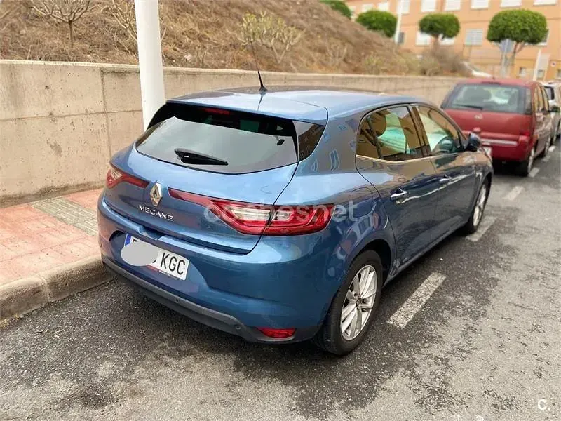 Usado Renault Mégane IV 130 CV (95 kW) 2017 Azul Berlina