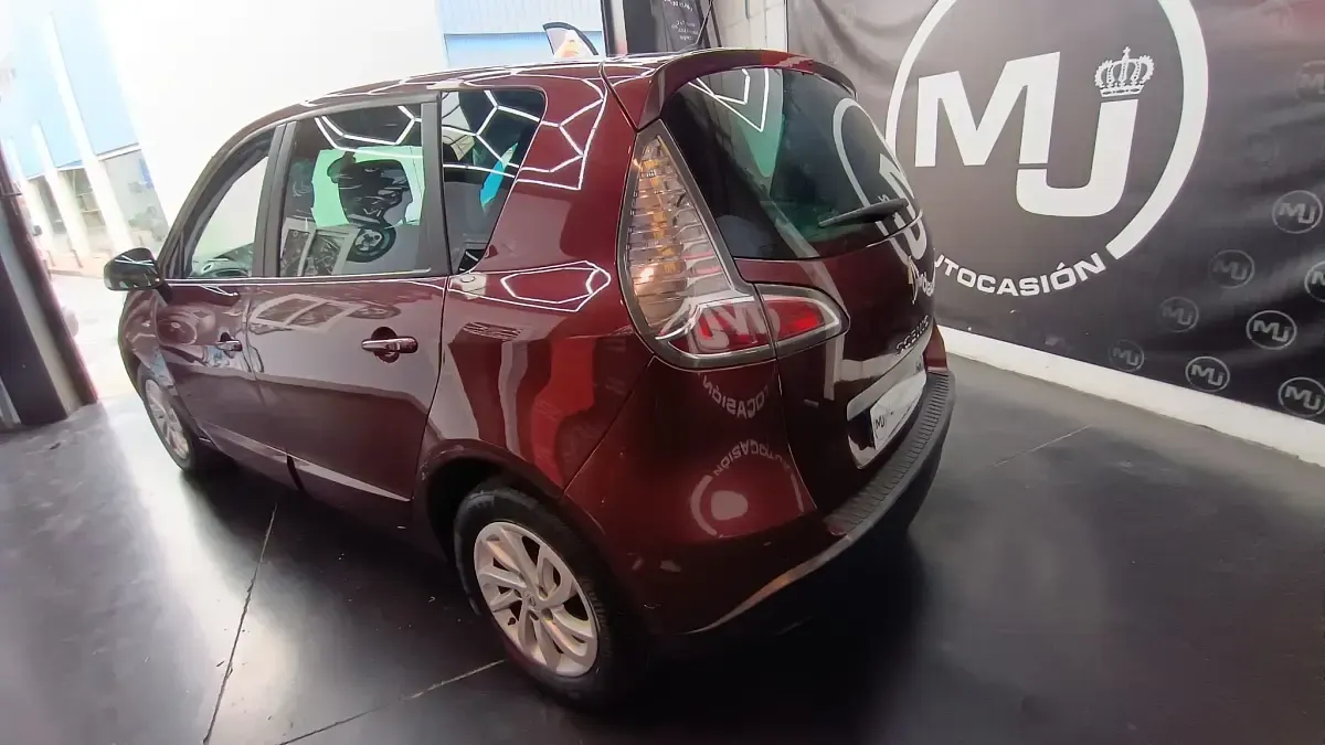 Usado Renault Scénic Bose Edition 110 CV (80 kW) 2015 Gris Monovolumen