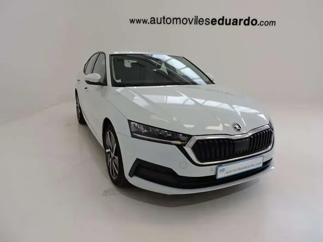 Occasion Skoda Octavia Business Line 204 PK (150 kW) 2022 Wit Sedan