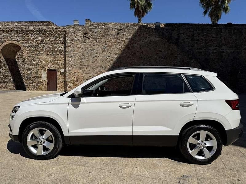 Usado Skoda Karoq Ambition 150 CV (110 kW) 2021 Blanco SUV