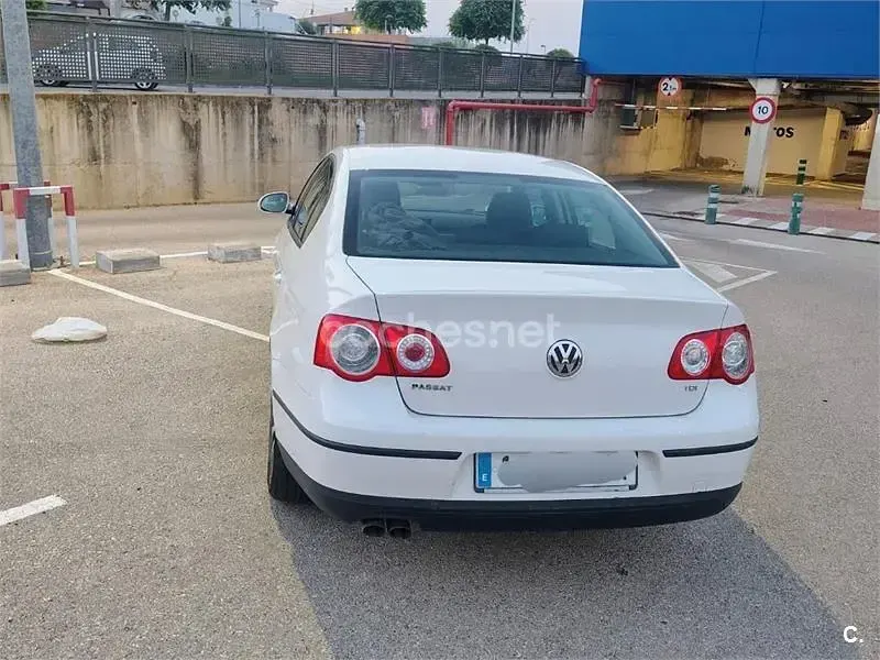 Usado VW Passat Advance 110 CV (80 kW) 2010 Blanco Familiar