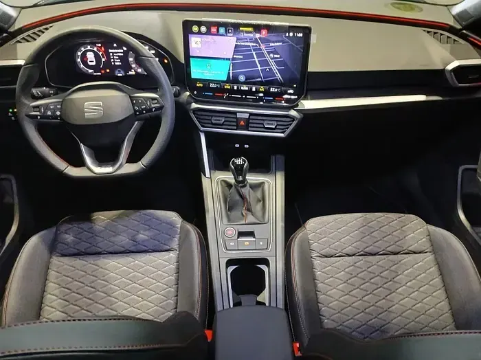 Usado Seat Leon FR 116 CV (85 kW) 2025 Rojo