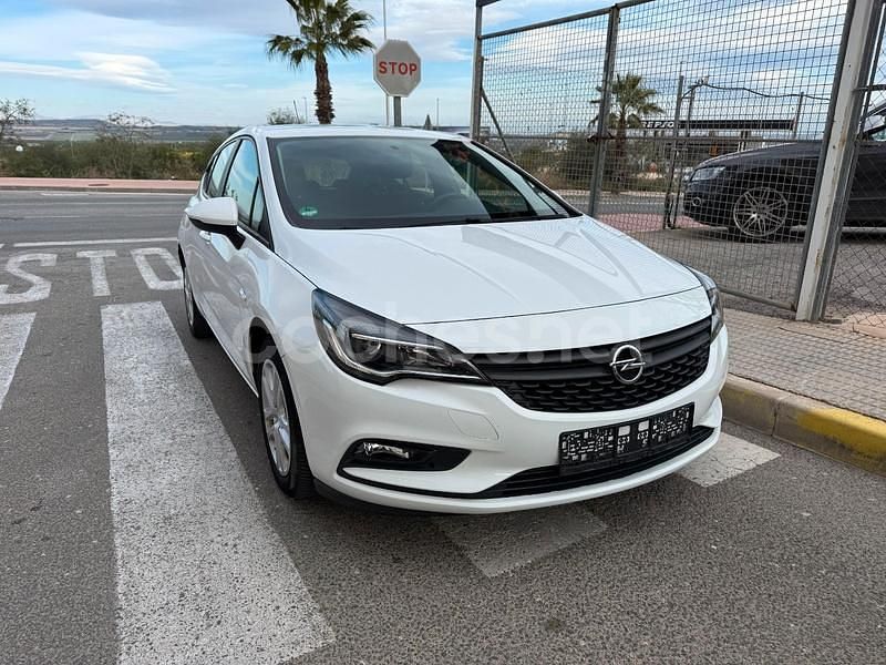 Blanco Usado 2016 Opel Astra Dynamic Berlina | 9490 € (Precio justo) - Imagen 1/4