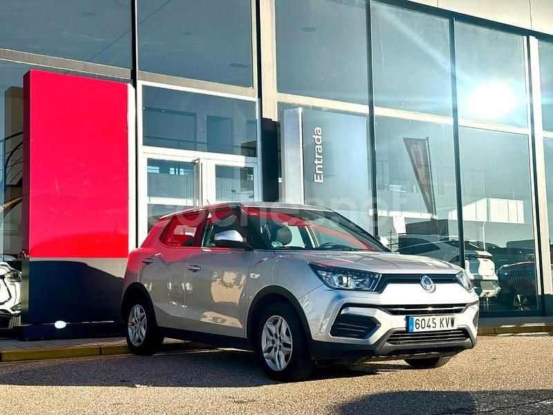 Gris / plata Usado 2019 Ssangyong (KGM) Tivoli SUV | 12.800 € (Precio justo) - Imagen 1/4