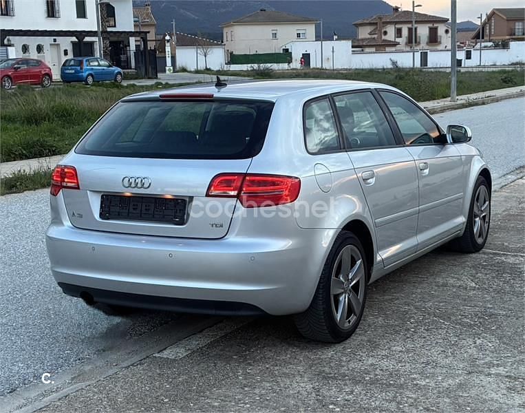 Usado Audi A3 Ambition 140 CV (102 kW) 2012 Gris / plata Utilitario