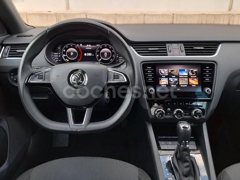 Usado Skoda Octavia Style 150 CV (110 kW) 2019 Gris / plata Berlina