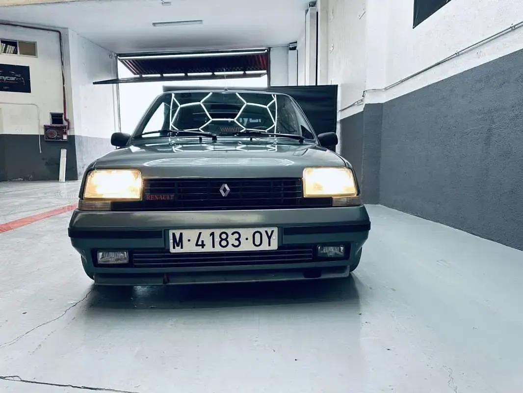 Usado Renault R5 150 CV (110 kW) 1993 Gris Utilitario