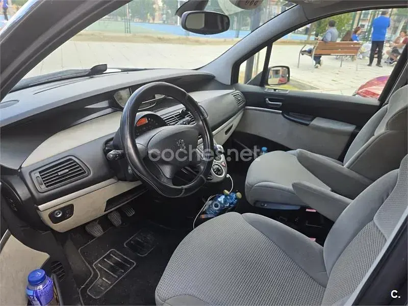 Usado Peugeot 807 170 CV (125 kW) 2007 Gris / plata Monovolumen