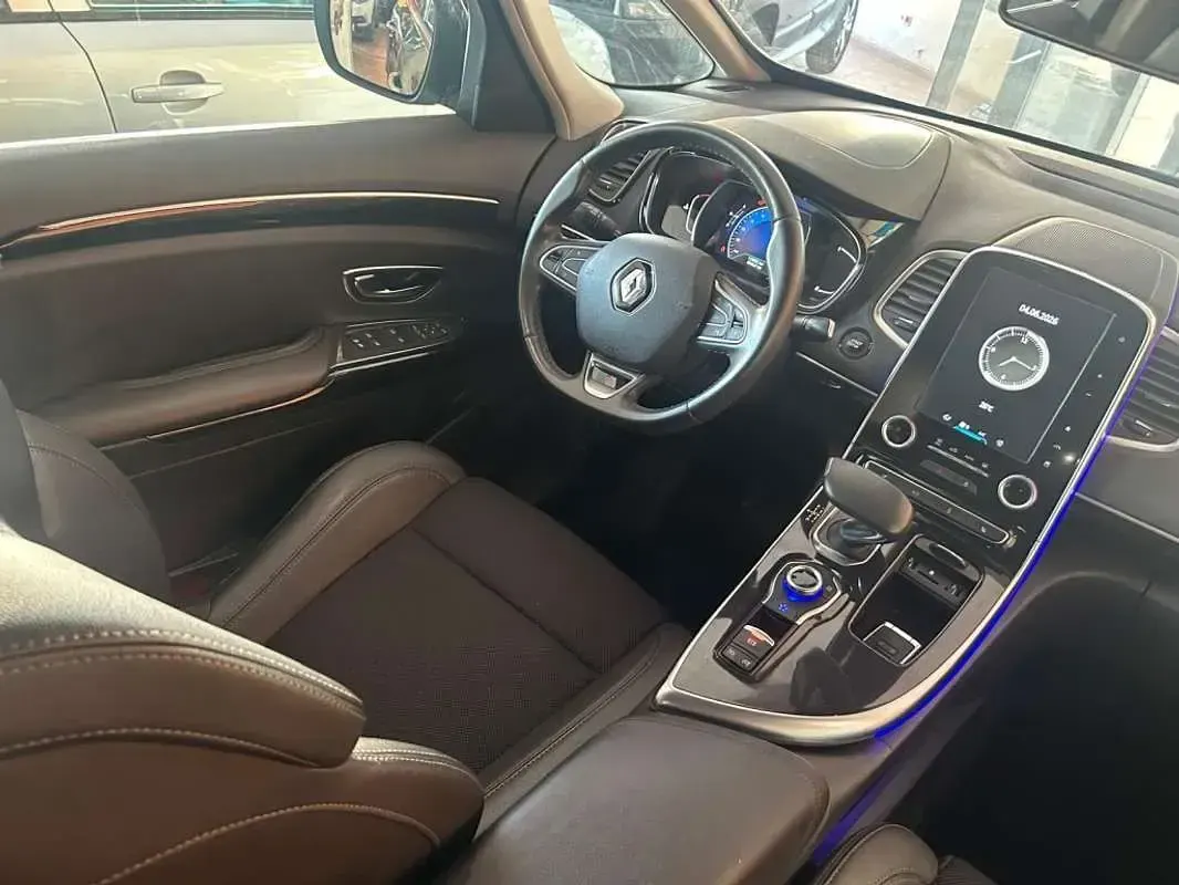 Usado Renault Espace LIMITED 160 CV (117 kW) 2018 Negro Monovolumen