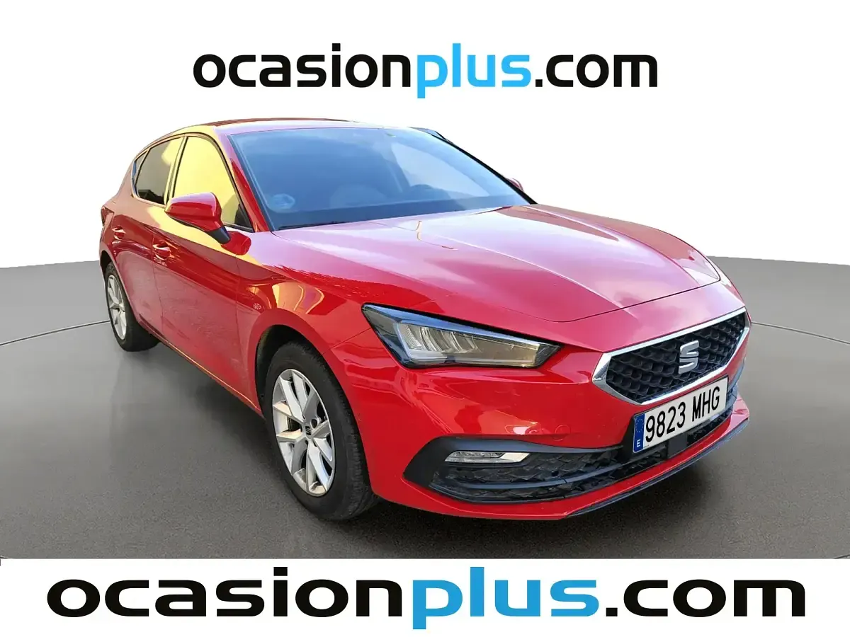 Usado Seat Leon Style 130 CV (95 kW) 2023 Rojo Berlina
