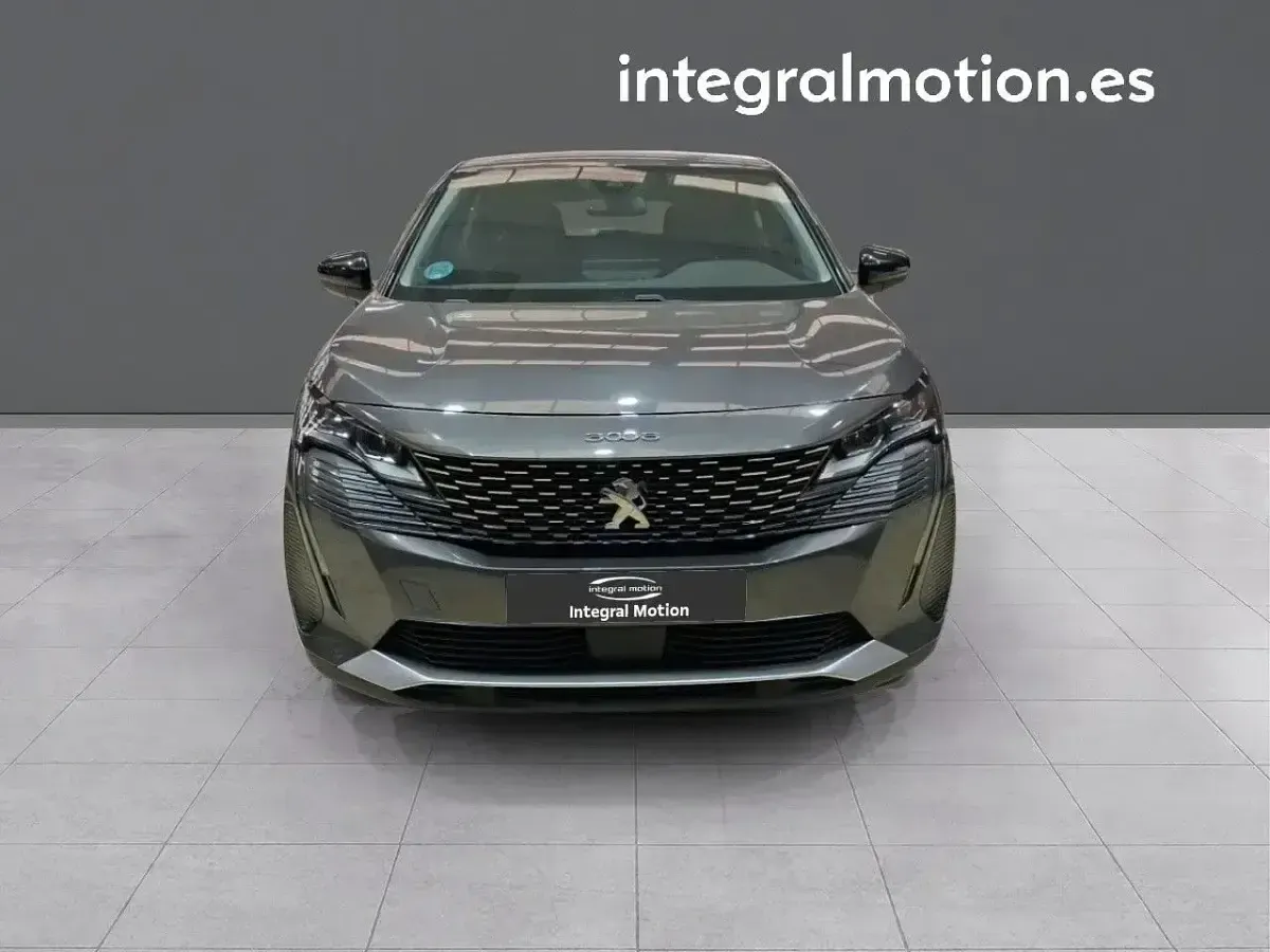 Usado Peugeot 3008 Active 130 CV (95 kW) 2022 Gris SUV