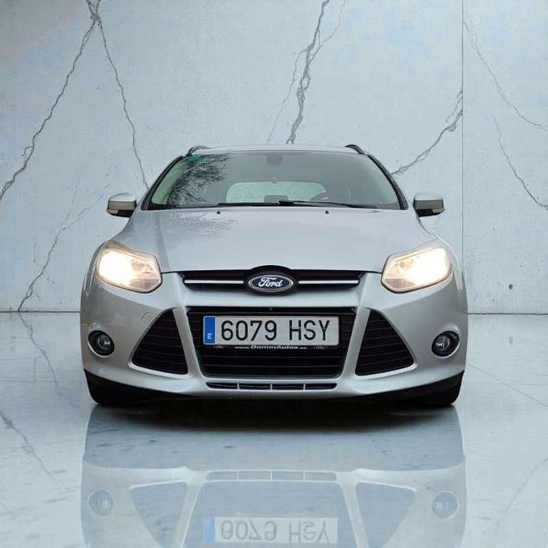 Usado Ford Focus Trend 114 CV (83 kW) 2013 Gris Familiar