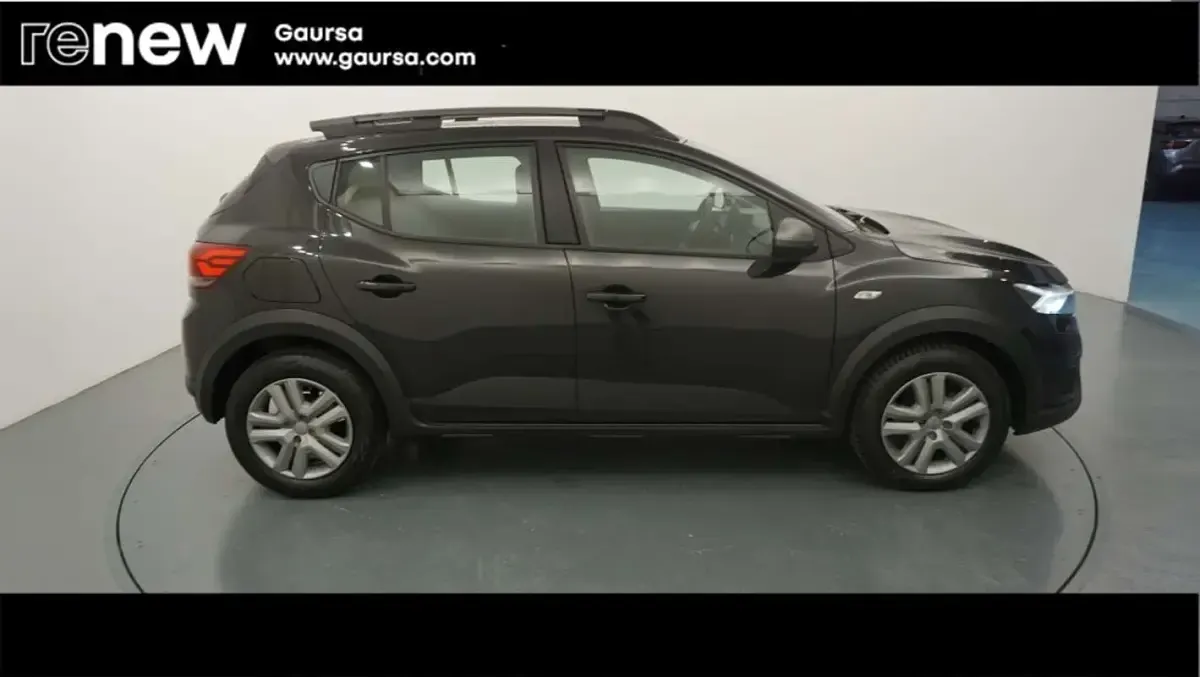 Usado Dacia Sandero Expression 91 CV (66 kW) 2022 Negro Utilitario