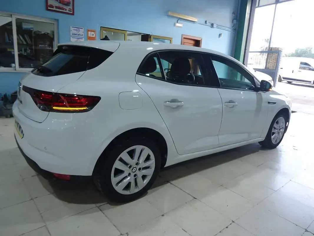 Usado Renault Mégane Equilibre 116 CV (85 kW) 2023 Blanco Utilitario
