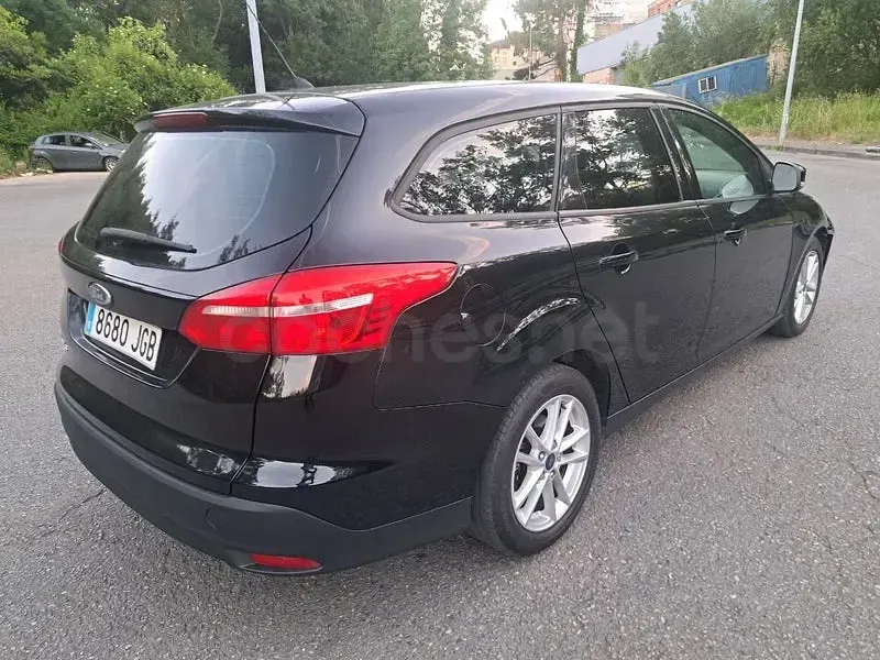 Usado Ford Focus Trend 115 CV (84 kW) 2015 Negro Familiar