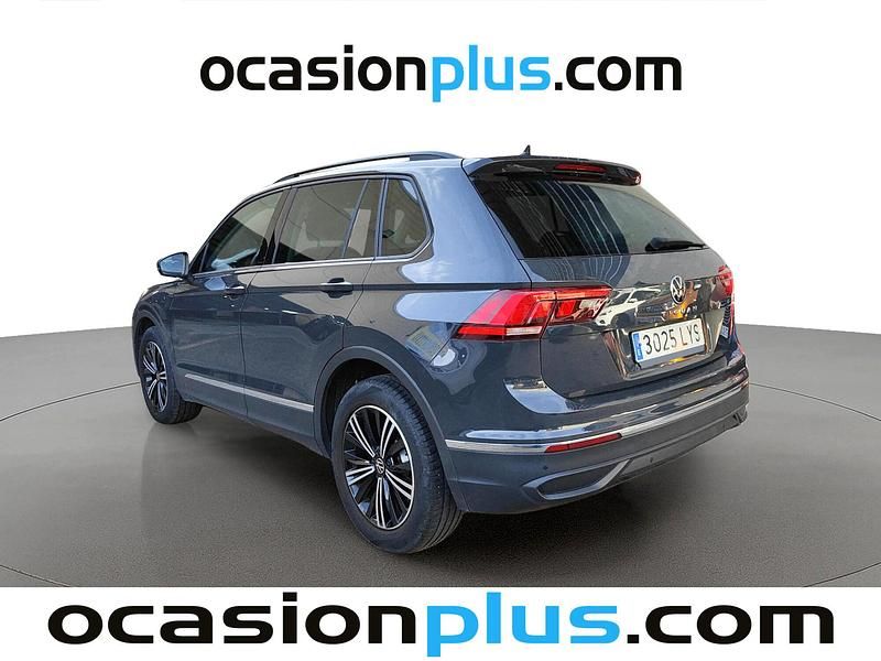 Usado VW Tiguan Life 150 CV (110 kW) 2022 Gris SUV