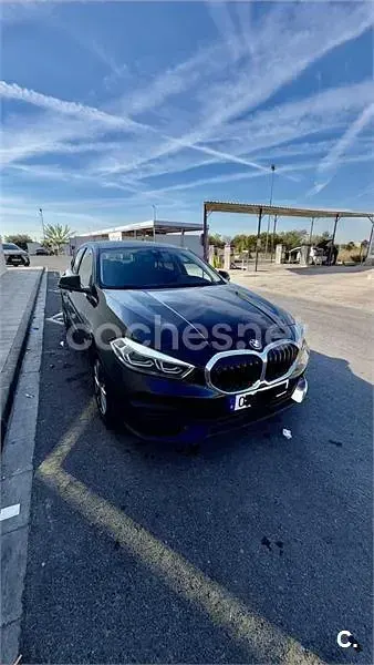 Usado BMW 118 Comfort Edition 136 CV (100 kW) 2023 Negro Utilitario