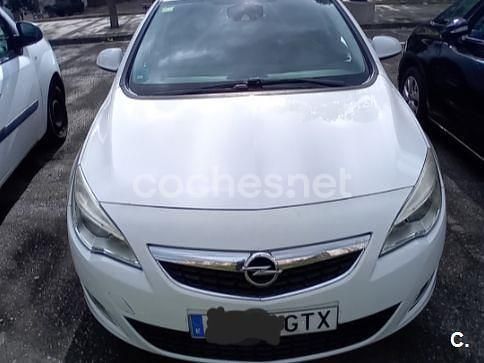 Blanco Usado 2010 Opel Astra Cosmo Berlina | 5400 € (Precio justo) - Imagen 1/4