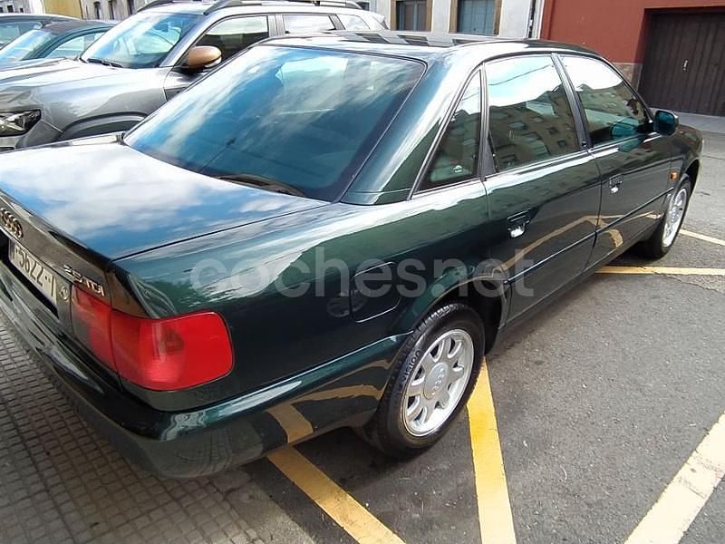 Usado Audi A6 115 CV (84 kW) 1996 Verde Berlina