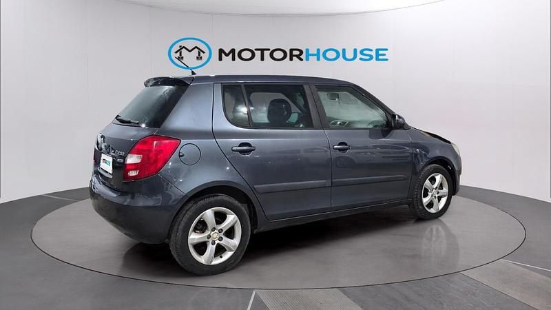Usado Skoda Fabia Ambition 75 CV (55 kW) 2012 Azul Berlina