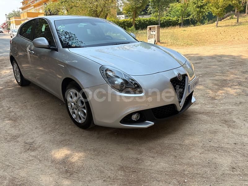 Usado Alfa Romeo Giulietta 120 CV (88 kW) 2017 Gris / plata Utilitario