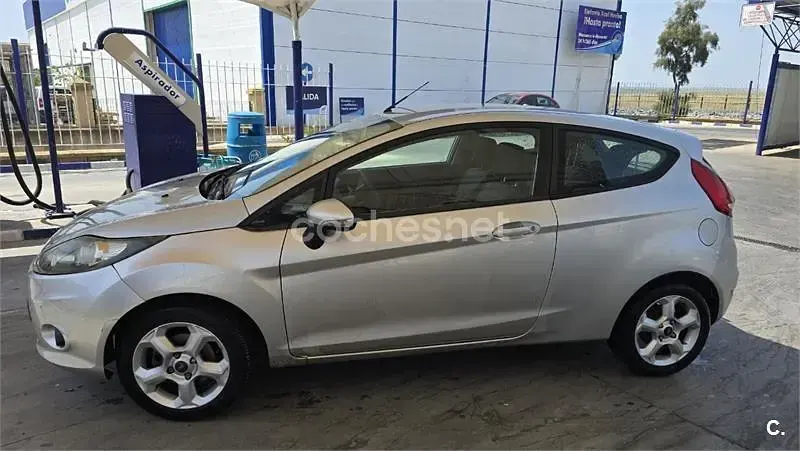 Usado Ford Fiesta 60 CV (44 kW) 2009 Gris / plata Berlina