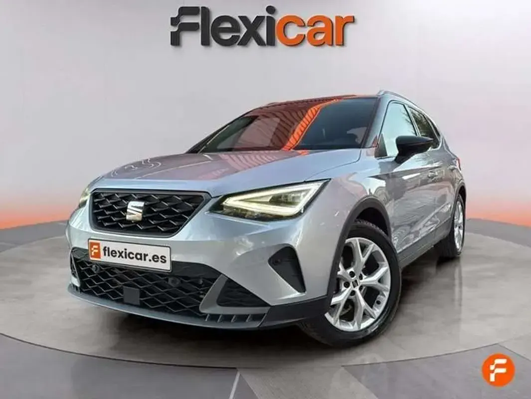 Usado Seat Arona FR 150 CV (110 kW) 2023 Gris SUV