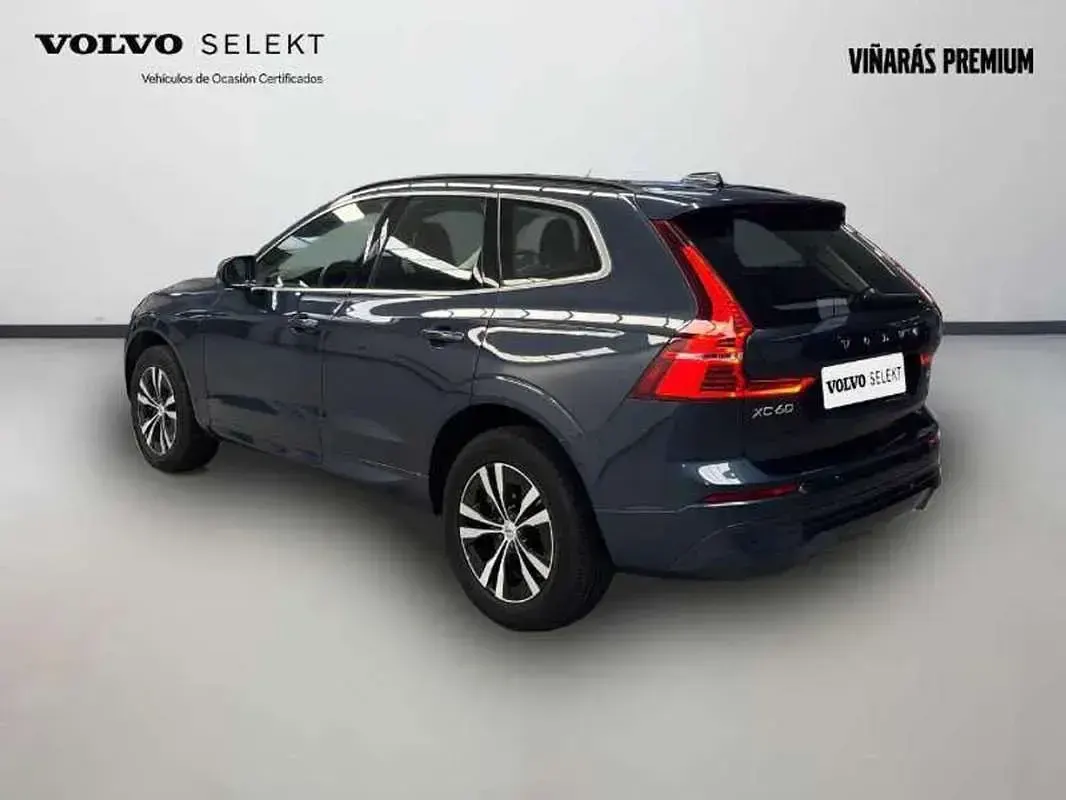 Begagnad Volvo XC60 Momentum 190 HK (139 kW) 2022 SUV