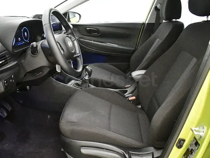 Usado Hyundai i20 100 CV (73 kW) 2025 Verde Utilitario