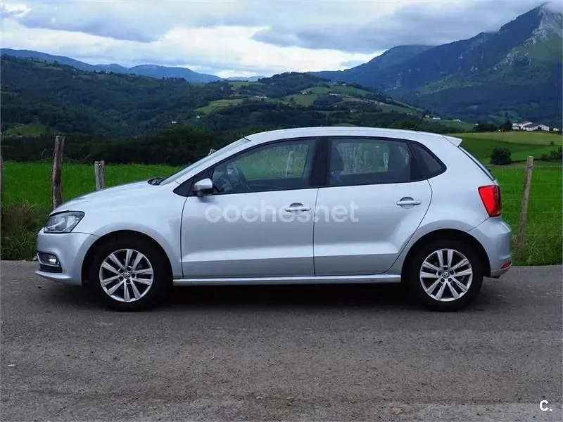 Usado VW Polo Advance 90 CV (66 kW) 2016 Gris / plata Berlina