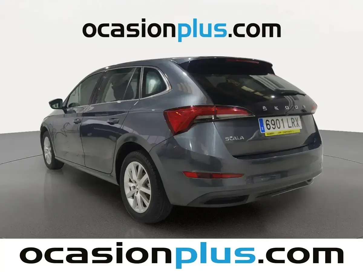 Usado Skoda Scala Ambition 110 HP (80 kW) 2021 Cinzento Citadino
